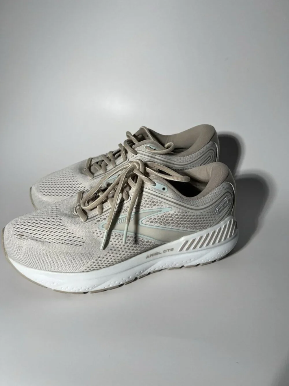 Brooks Ariel GTS 24 Women’s Running Shoes Beige Size 8 Extra Wide